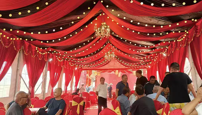 Te peera me te kumea te teneti mo te hakari waina ka huri te wheako kai o waho